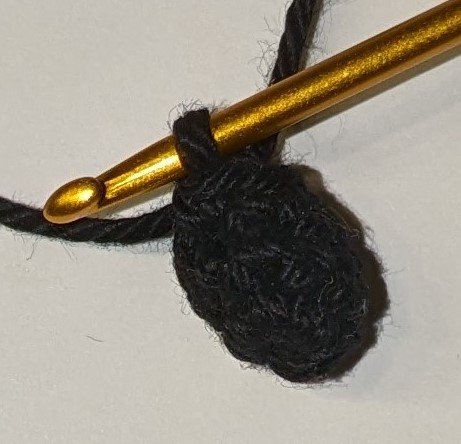 Blog-Inhaltsbild für 'Kostenlose Anleitung Glückswürmchen Sorgenwürmchen Clown mit Haaren und Hut'